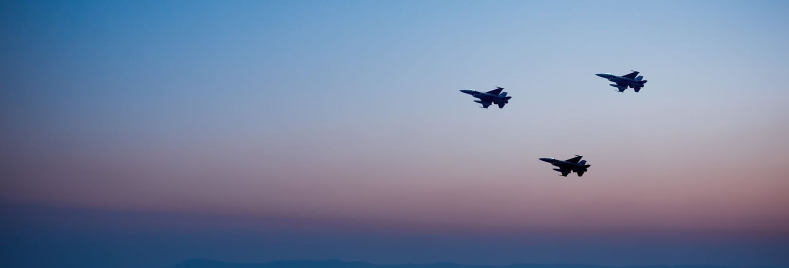 silhouette-plane-with-beautiful-colorful-sunset-sk-