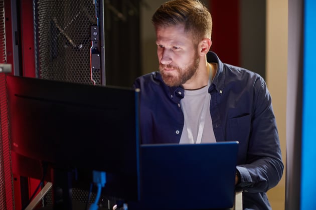 it-professional-monitoring-server-room-equipment-2026-01-09-10-10-46-utc